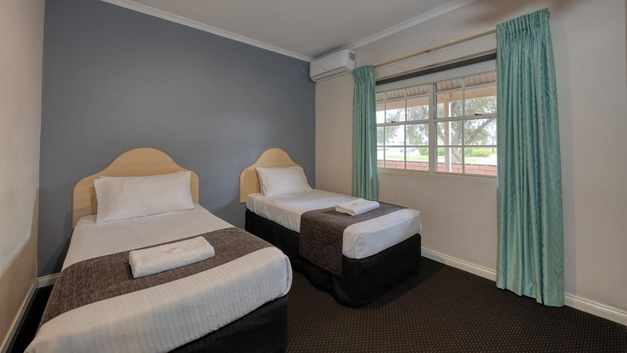 Charles Rasp Motor Inn & Cottages Broken Hill Exterior foto
