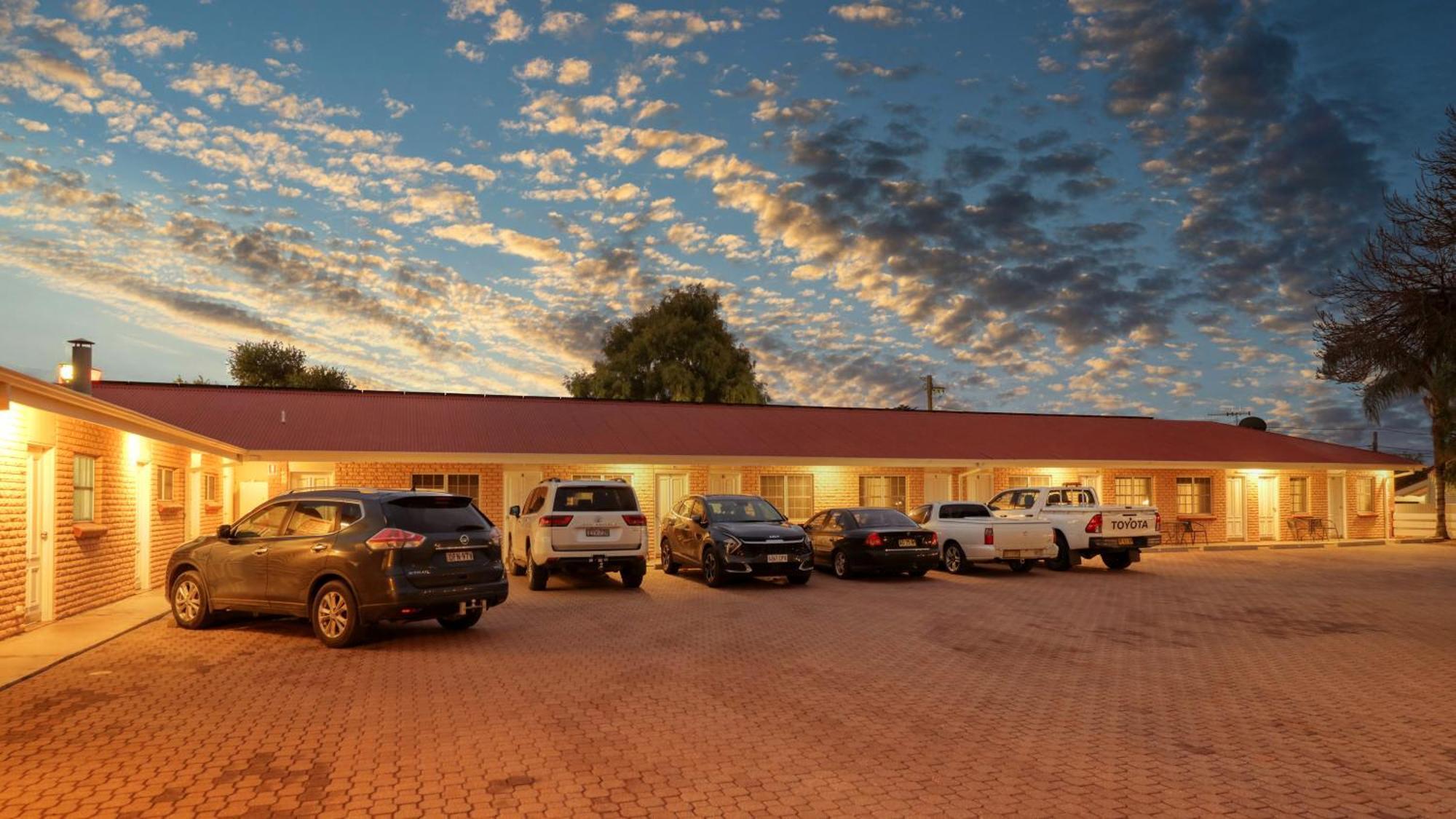 Charles Rasp Motor Inn & Cottages Broken Hill Exterior foto