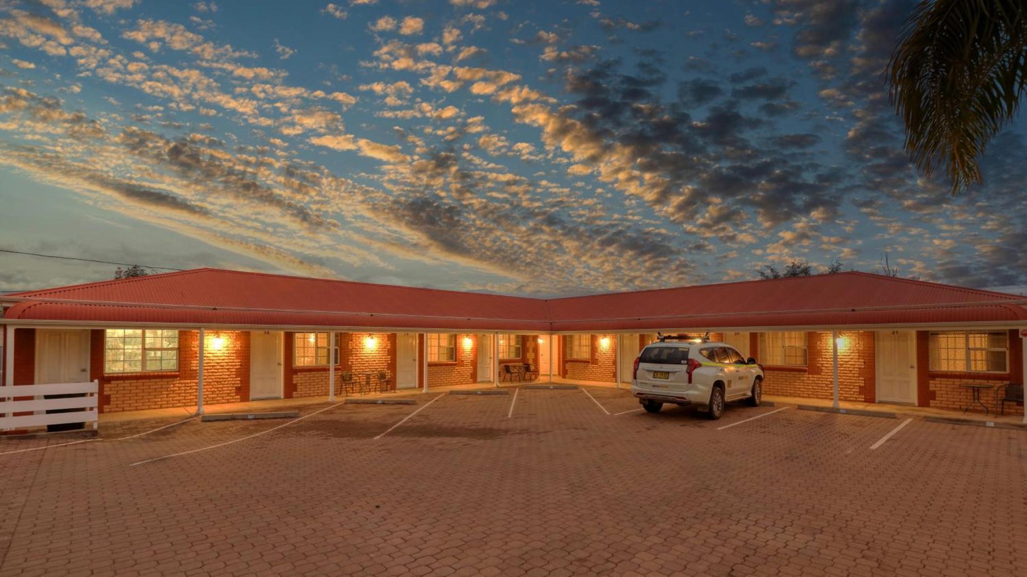 Charles Rasp Motor Inn & Cottages Broken Hill Exterior foto